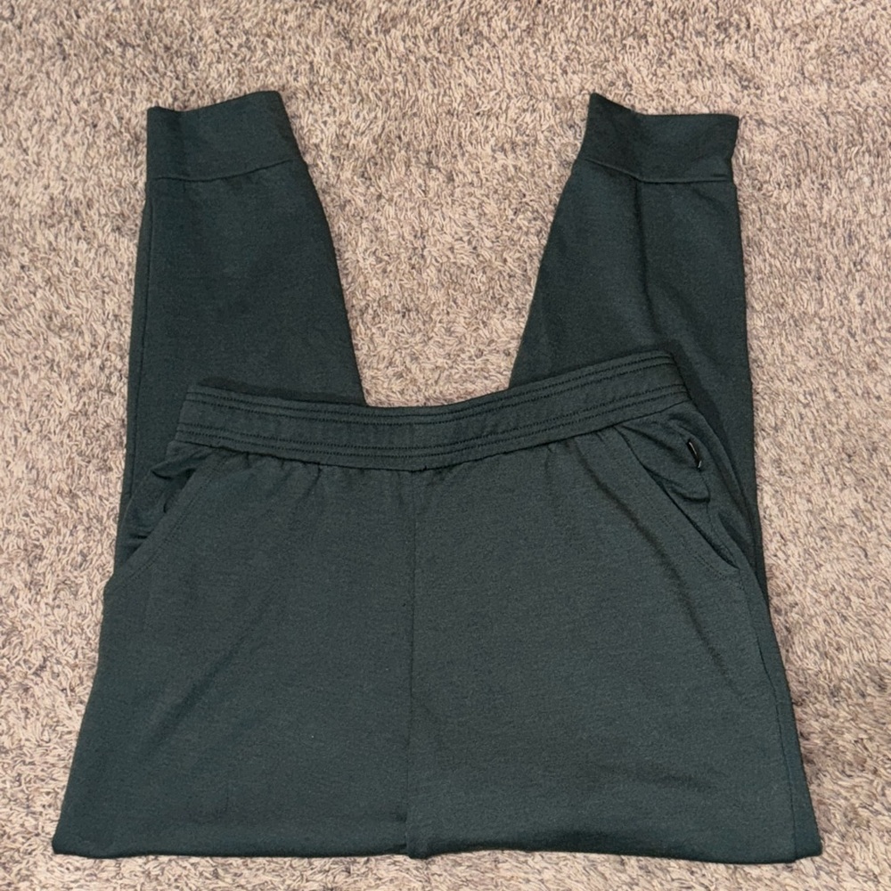 Eddie Bauer Relaxed Fit Lounge Pants in Forest Green - Picture 2 of 4